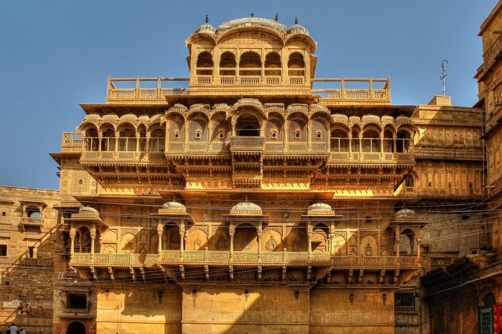 places to visit between jaisalmer and udaipur