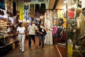 colaba causeway market